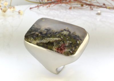Bague en Argent 925éme rhodié sertie d'une Agate. 365,00 euros